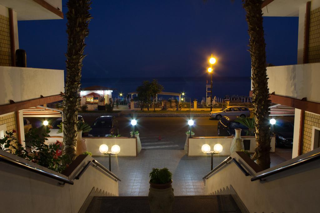 Hotel Miramare Ciro Marina Exterior photo